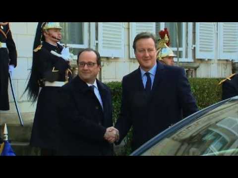 Cameron, Hollande arrive for joint summit