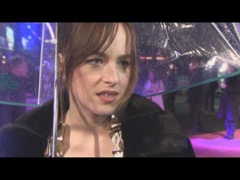 Dakota Johnson Is Wet And Sexy At 'How to Be Single' Premiere