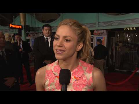 Shakira Stuns In Pink Dress At 'Zootopia' Premiere
