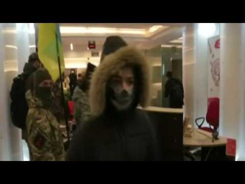 Kiev protesters still angry over Crimea attack Russian banks
