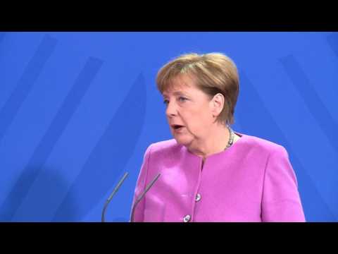Merkel rejects east Europe plan to shut Balkans refugee route