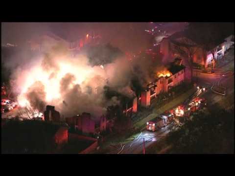 Massive fire engulfs Texas apartment building