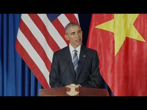 Obama lifts arms embargo on Vietnam