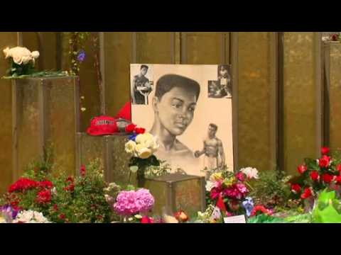 Hundreds visit Muhammad Ali Center to pay tribute to legendary boxer