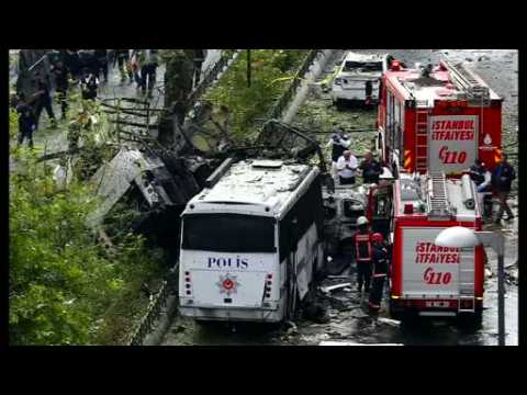 Turkey bomb targets police bus