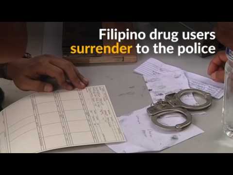 Filipino drug users line up to hand themselves in