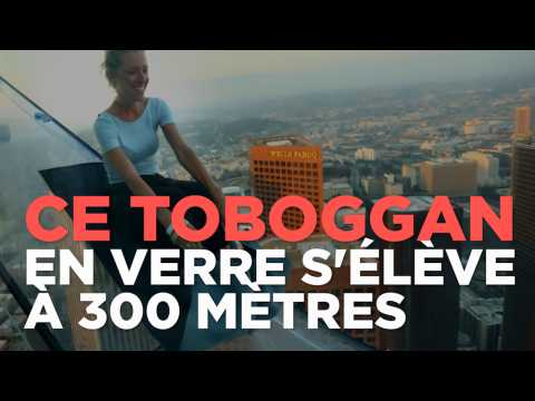 Ce toboggan en verre à 300 mètres du sol de Los Angeles est vertigineux