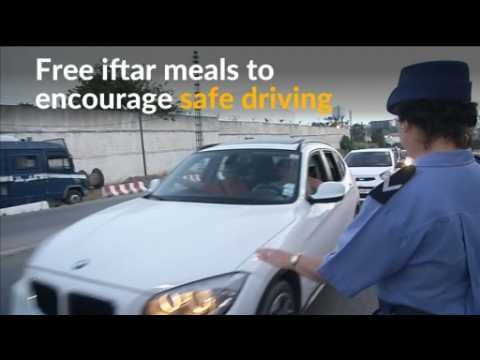Algerian police offer free iftar meals to encourage safe driving