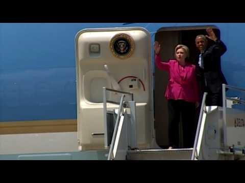 Clinton steps off Air Force One with Obama