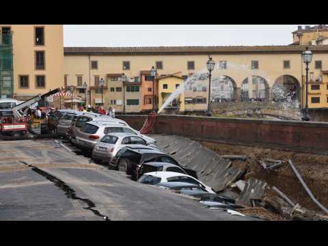 De gros de dégâts après l'effondrement d'un quai à Florence