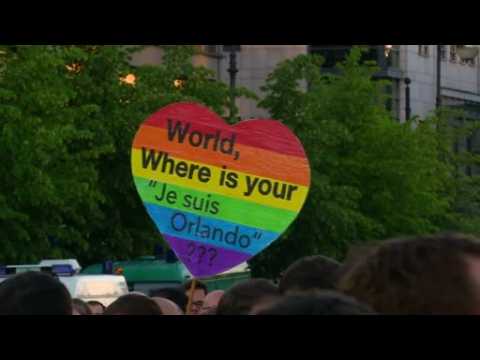 Berlin pays tribute to Orlando victims