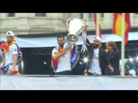 Fans cheer Real Madrid at victory parade
