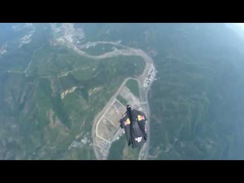 Flying man soars over China's Great Wall