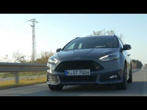 2018 Ford Focus ST Driving Video in Grey Trailer | AutoMotoTV