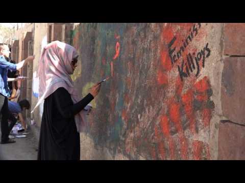 Yemeni artists paint on walls to protest war