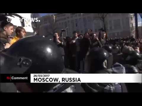 Arrests at Moscow anti-corruption demo