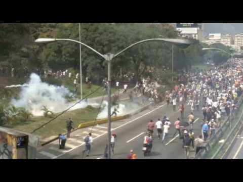 Venezuela: Police fires tear gas to break up opposition protest