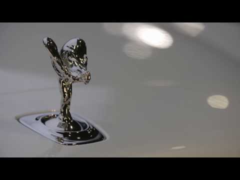 THE HOUSE OF ROLLS-ROYCE close up The Spirit of Ecstasy | AutoMotoTV