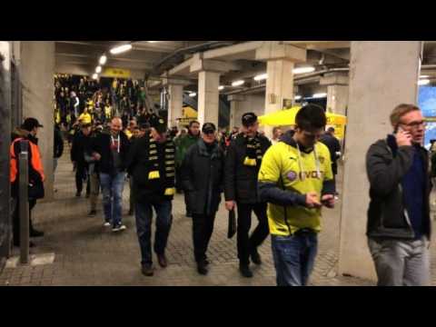 Football: Explosion near Dortmund team bus injures player