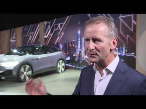 Preview of the new Volkswagen I.D. CROZZ - Interview Dr. Herbert Diess | AutoMotoTV