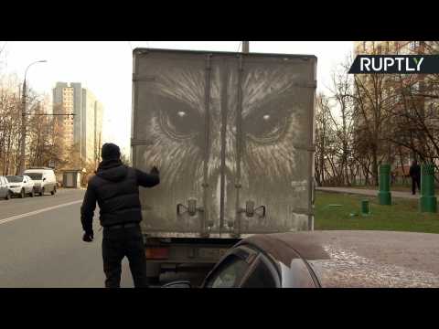 Street Artist Draws Masterpieces Into Grime on Filthy Trucks