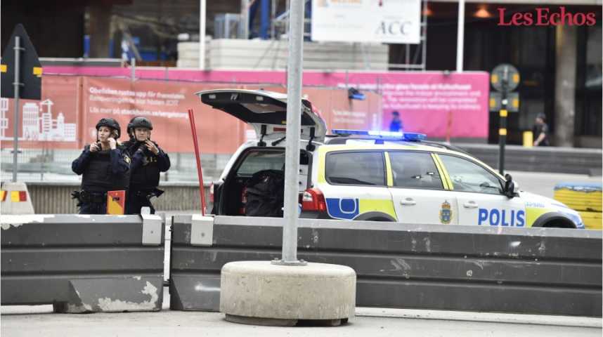 Illustration pour la vidéo Un camion renverse des passants à Stockholm, la police évoque "un attentat"