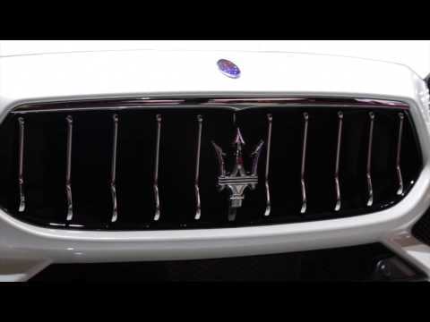 Maserati Quattroporte Design in White | AutoMotoTV
