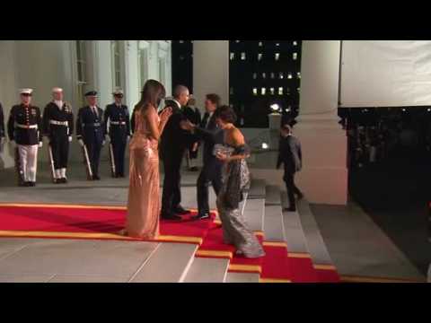 The Obamas greet the Renzis for final State Dinner