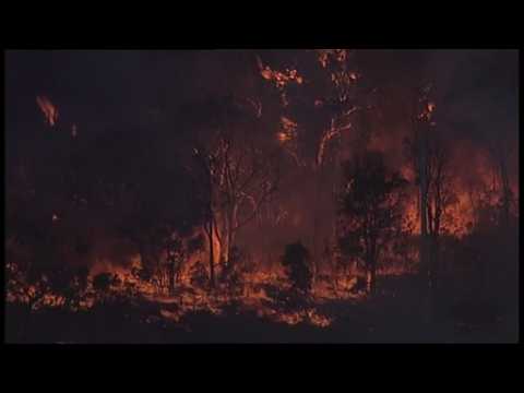 Bushfire threatens homes in Sydney