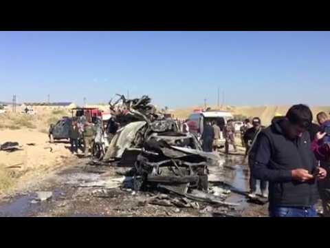 Suicide bombers in ambulances kill 21 in Iraq