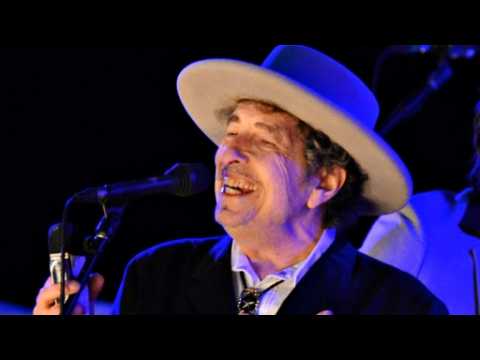 "Greatest living poet" Bob Dylan wins Nobel literature prize