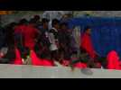 More than 600 migrants and three bodies arrive in Sicily