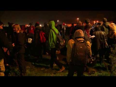 Calais 'Jungle' camp clearance starts
