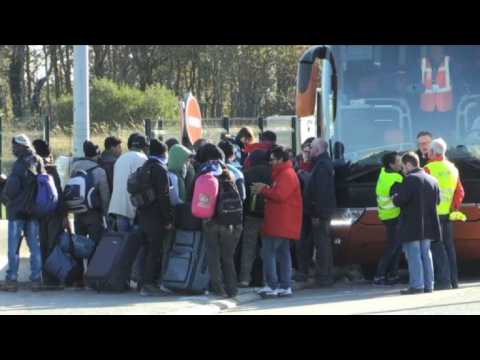 Fifty young migrants evacuated from Calais "Jungle"