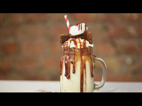 How to make a gooey caramel freakshake