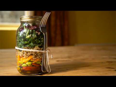 Quinoa, kale and red pepper jar salad