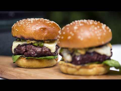 How to make BBQ chilli cheeseburgers