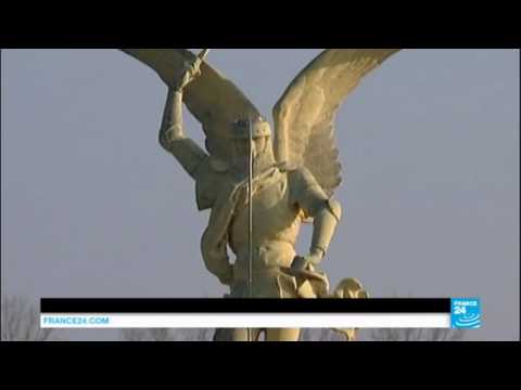 Mont Saint-Michel: Infamous St Michael statue airlifted from island for restoration