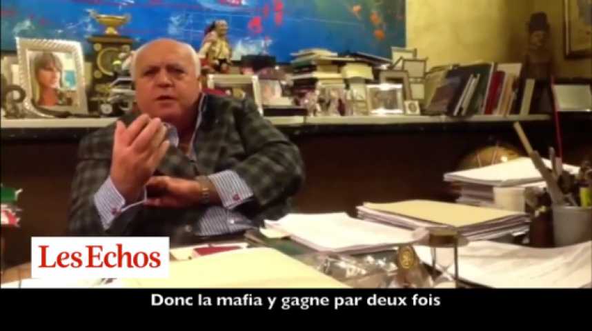 Illustration pour la vidéo Lorenzo Mazzeo (avocat napolitain) : "La mafia y gagne par deux fois"