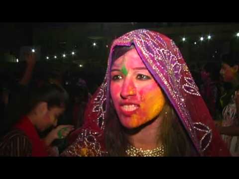 Pakistan's Hindus make a splash at festival of colors