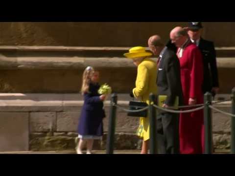 Queen attends traditional Easter Mass