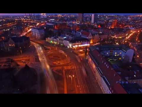 Photography enthusiast creates time-lapse of city traffic