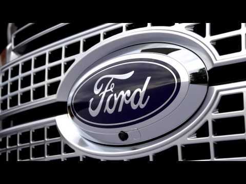 2017 Ford Super Duty’s class exclusive Trailer Reverse Guidance | AutoMotoTV