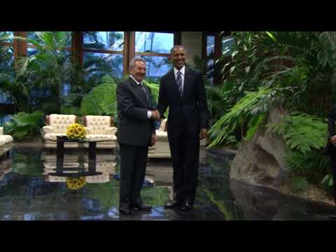 Obama, Castro meet on historic Cuba trip