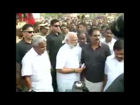 Modi visits injured from Indian temple blaze