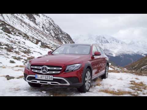 Mercedes-Benz E 220 d All-Terrain - Exterior Design in Hyacinth Red Metallic Trailer | AutoMotoTV