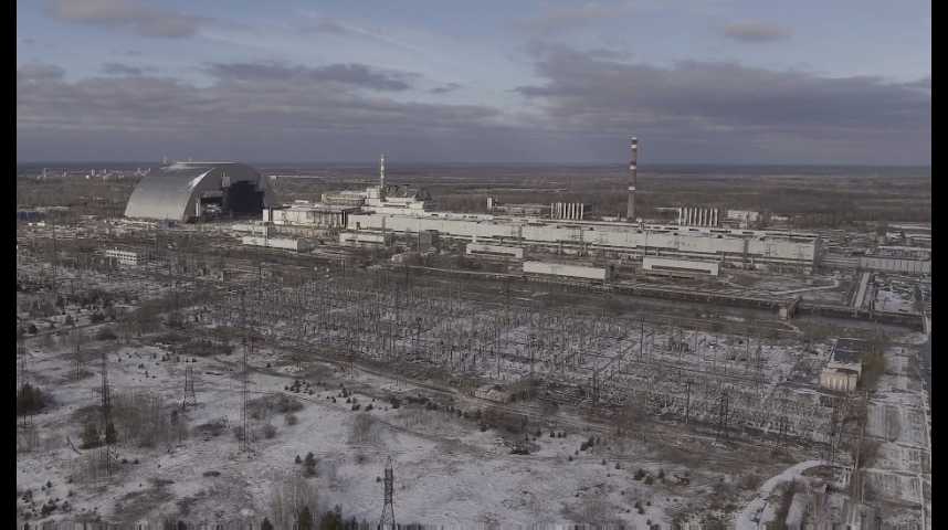 Illustration pour la vidéo Exclusivité : Vidéo timelapse du poussage de l'arche de Tchernobyl