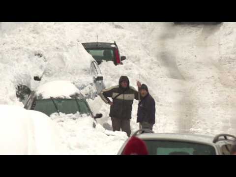 Quake-hit Italy struggling in snow