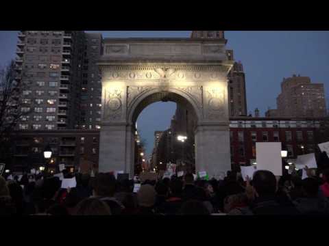 New Yorkers demonstrate in support of immigrants and Muslims