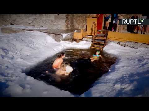 This is How Siberian Mothers Train Their Kids to Resist the Cold